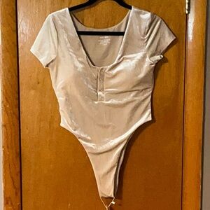 NWT Elsa and Rose Women's Cream Velvet Bodysuit Large